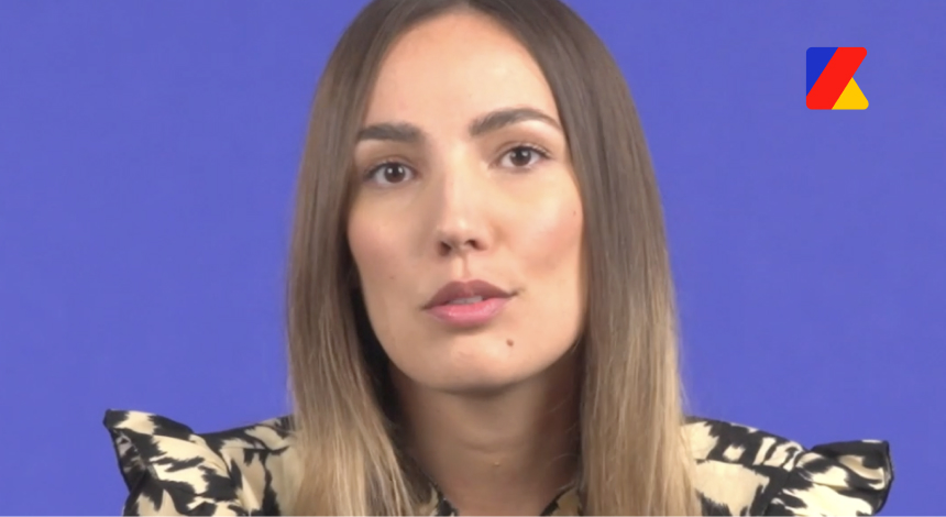 Capture d'écran de la vidéo konbini : du don à la vie. Une jeune femme est en train de parler à la caméra.