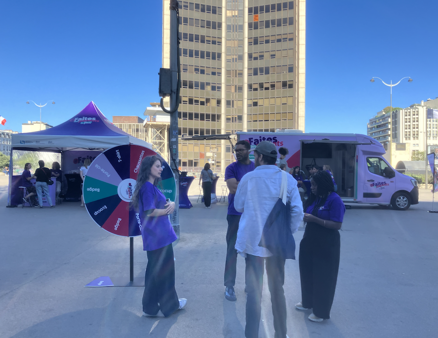 Photo prise lors de l'évènement Bus Tour organisé par l'Agence de la biomédecine à Paris le 17 septembre 2025